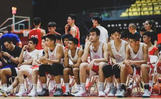 刻苦训练篮球时如何避免受伤的建议_0