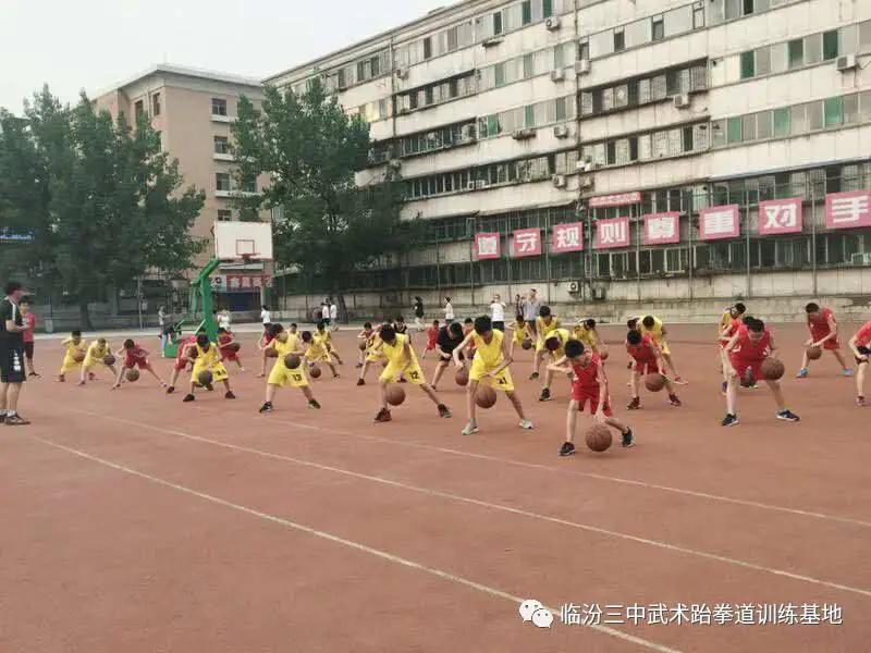 刻苦训练篮球时如何避免受伤的建议_0